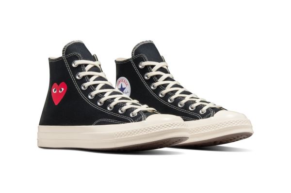 Converse и Comme des Garçons переиздали пару OG Single Hearts